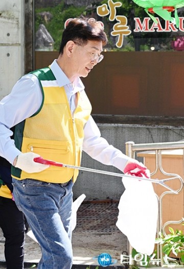 김제선 중구청장, 봄맞이 보문산 환경정화활동 실시