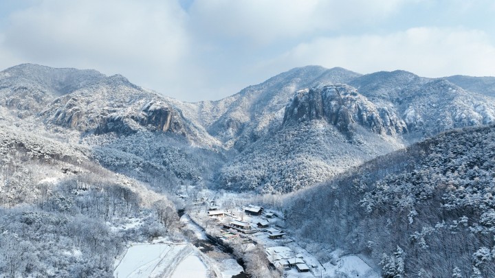 [포토]  청송군, 봄꽃보다 먼저 찾아온 주왕산의 새하얀 눈꽃