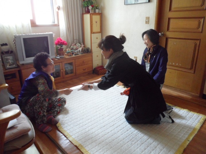 한려로타리 클럽 이웃돕기 성금 전달
