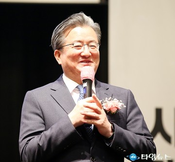 축사하는 정용래 유성구청장