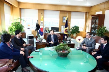 김경훈 대전시의회 의장, 옥천군의회 방문단 접견
