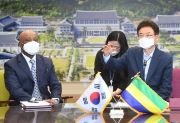 유네스코 문화유산 큰 관심보인 경북도 방문한 가봉대사