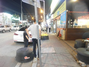 흥덕구, 고질적 민원 불법광고물 야간 단속