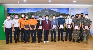 이철우 도지사, 코로나19 백신 생산․시설경계 관계자 표창
