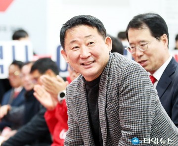 이은권 선거사무소 개소식에 참석한 서철모 서구청장