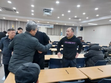 태안군 홀로 추진한 해상풍력..'처음 설명회 파행' 5년 간 주민 둔치 취급!..한탄..