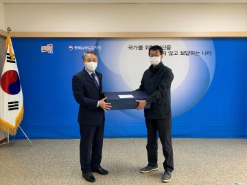 충북남부보훈지청, 순국선열의 날 맞아 생존 애국지사 위문품 전수 