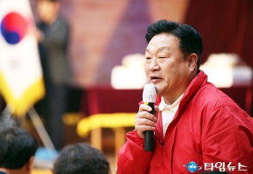 신흥초등학교 ‘개교 100주년 기념식’에서 축사하는 송인석 대전시의회 의원