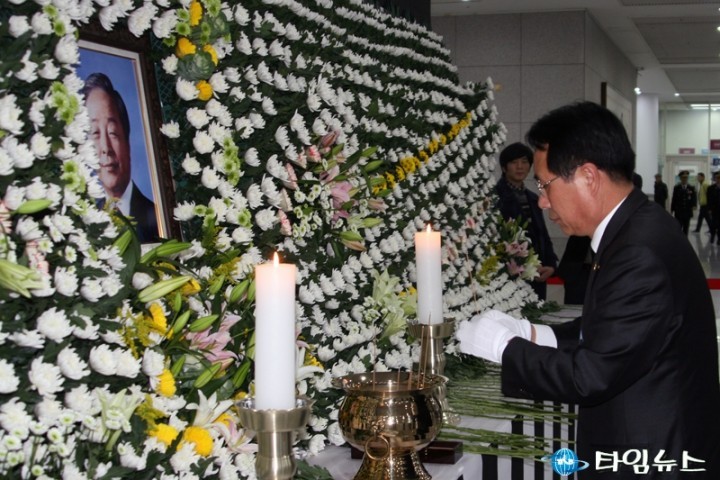 한현택 동구청장, 고(故) 김영삼 전대통령의 분향소 조문