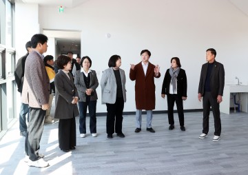 대전 유성구의회, 학하동 복합커뮤니티센터 현장 점검…준공 앞두고 운영 방안 논의