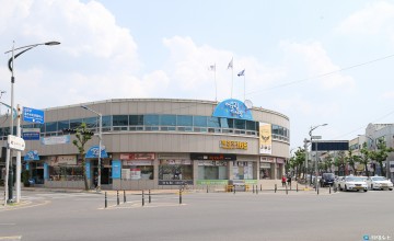 충주 중앙어울림시장 철거… 시민 위한 광장형 주차장 조성