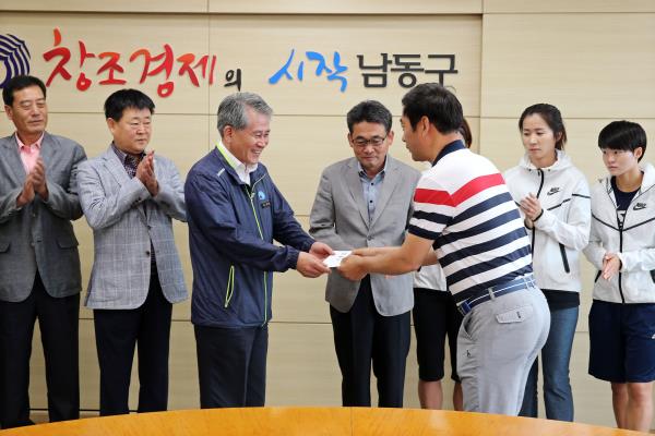  육상경기부 하계전지훈련 격려금 전달식 