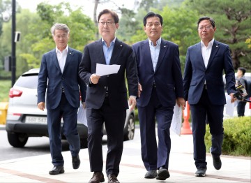 재판기록 유출 이어 변호인 해임 논란, 산으로 가는 이화영 재판