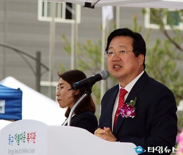 축사하는 이장우 의원