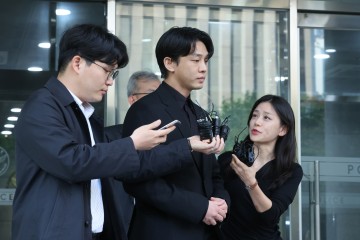 유아인, 마약류 5종 투약 혐의 밤샘 경찰 조사…"구속영장 신청 검토"