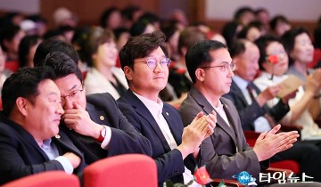 토크콘서트에 참석한 장철민 의원