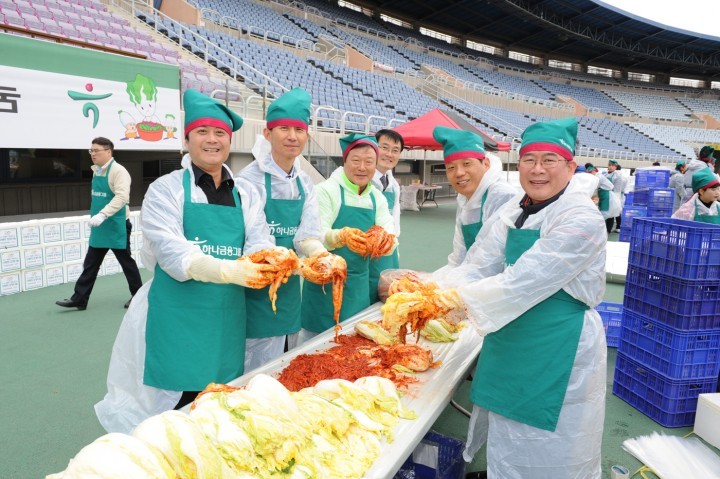 부천시 체육단체 한 자리 모여 김장 나눔 행사 개최