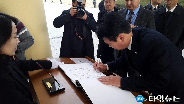 정용기 의원, “부강한 나라! 행복한 국민! 통일된 조국!”