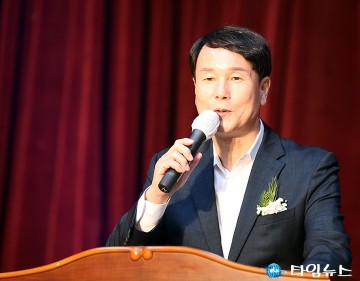 신흥초등학교 ‘개교 100주년 기념식’에서 축사하는 이상래 대전시의회 의장