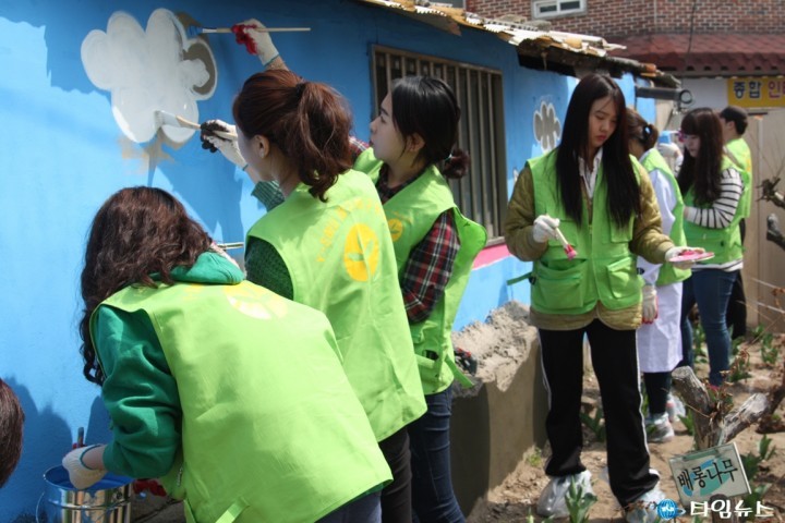 고성동 어두운 골목길이 테마가 있는 소공원으로 !