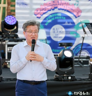음악은 우리가, 미소는 정용래가 책임진다