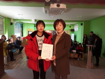 장수회 미래학를 방문20만원씩 총 60만 원의 장학금 전달