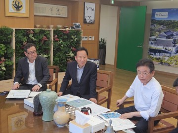 박현국 봉화군수, 이철우 도지사 만나 '주요 역점사업 지원' 건의