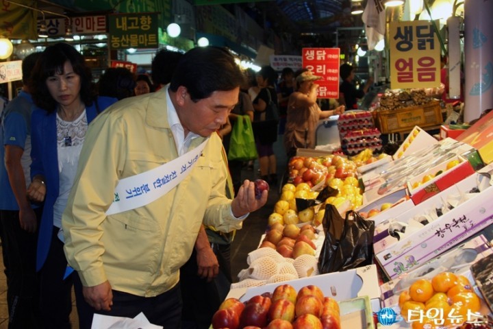 박수범 대덕구청장, “자두 맛있게 생겼네”