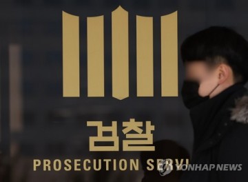 [속보]태안군청 '1인 시위자 긴급체포 3인' E, K씨 구속영장 청구..H씨 석방.