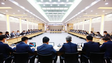  “청렴은 공직자의 생명이다” 로 확대간부회의를 개최한 서산시장