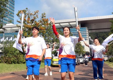 제104회 전국체전과 제43회 전국장애인체전  출발한 성화 봉송주자