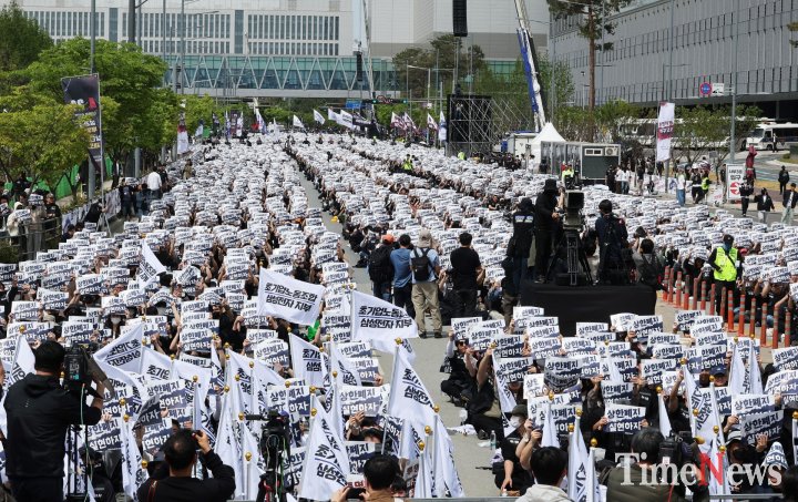 李 대통령 "노조도 책임의식 가져야… 과도한 요구는 타 노동자에 피해"