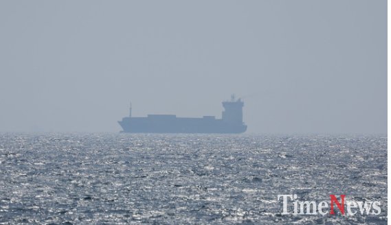 트럼프, 이란 핵 포기 압박 수위 높여… "해상봉쇄 유지 및 강력 공습 검토"