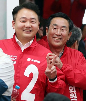 최충규 대덕구청장 후보 개소식서 ‘찰칵’…이효성·조대웅 “한 표 부탁합니다”
