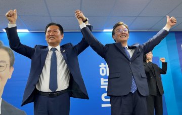 민주당 지도부, 휴일 잊은 '광폭 행보'… PK·인천 표심몰이 총력전