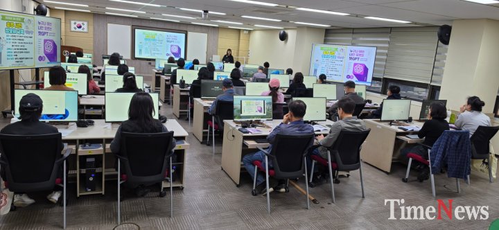 충주, ‘AI 열풍’에 빠졌다… 챗GPT 야간 강좌 신청 시작과 동시에 ‘완판’