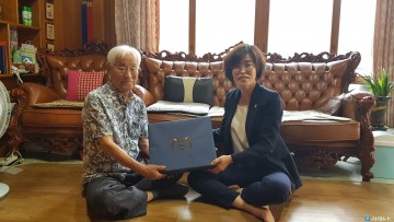 호국보훈의 달 계기 을지 무공수훈자 위문하는 충북남부보훈지청