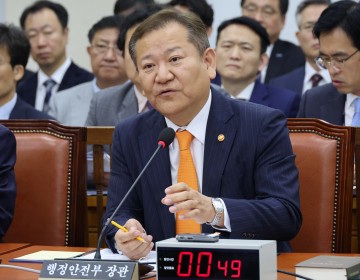 '이재명표 사업' 지역화폐 예산 공방…"대폭 증액" "역기능"