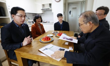 박희조 동구청장, 3·1절 앞두고 김상옥 지사 유족 위문