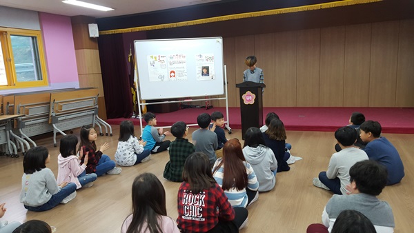 천안시 위례초등학교는 15일 3~4교시에 전교임원 선거 실시