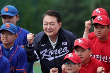 윤 대통령 스승의날 메시지...선생님의 사랑과 헌신에 감사. 