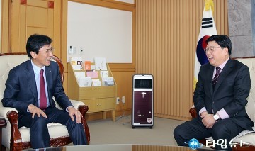권선택 시장·안희정 지사, 웃는 이유는?