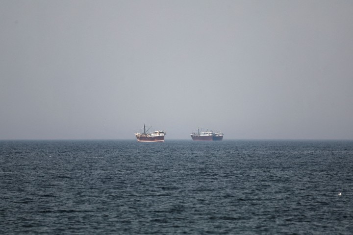 트럼프, 호르무즈 해협 '직접 보호' 선언… "필요 시 미 해군 유조선 호송"