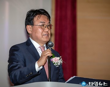 황운하 의원, 무죄 확정 뒤늦은 명예퇴임식 열려