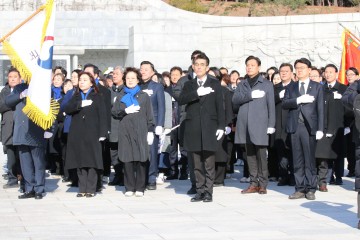 더불어민주당 대전시당, ‘105주년 3·1절 기념’ 현충원 참배
