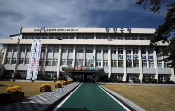 강진군 특화사업 딸기육묘사업 내년 계속 사업으로 선정