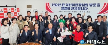 인요한 전 혁신위원장, 이상민 의원 캠프 응원 방문