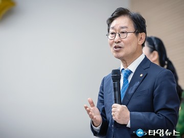 대전 서구을 민주당, ‘2025 송년특강’ 개최…박범계 의원 “민주주의 지켜낸 주역은 시민”