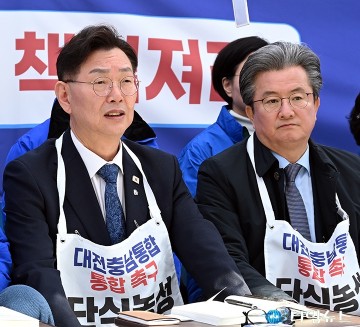 김제선·정용래, 민주당 단식농성장 전격 방문…통합 압박 힘싣기