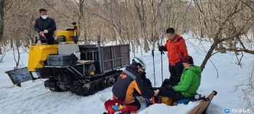 울릉도 나리분지 스키 관광객 크게 다쳐..."울릉119 궤도차량 투입 현장구조"